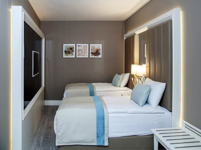 Aile Süit (Orman manzaralı)