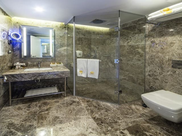 Aile Süit (Orman manzaralı)