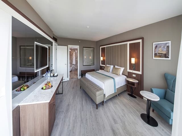 King Süit (Deniz manzaralı)