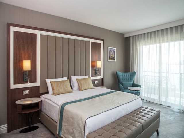 King Süit (Deniz manzaralı)