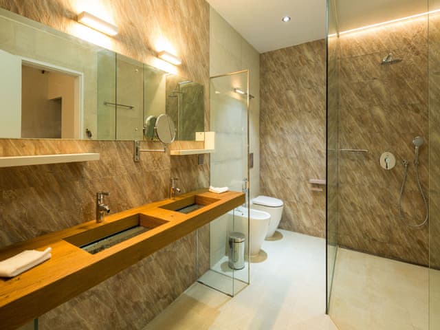 Lagoon Suite with Slide