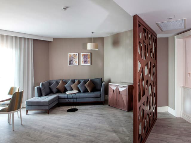 King Süit (Deniz manzaralı)