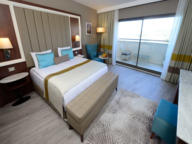 King Süit (Deniz manzaralı)