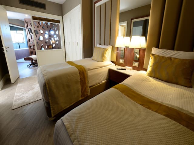 King Süit (Deniz manzaralı)