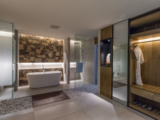 Ocean Infinity Pool Suite