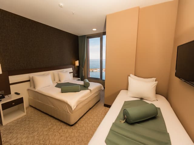 Superior Üç Kişilik Oda (Kara Manzaralı)