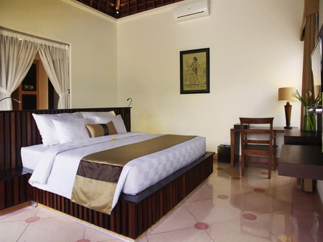 Havuzlu 2 yatak odalı Villa