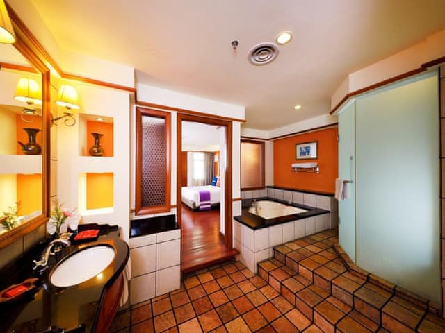 Premium Water Chalet