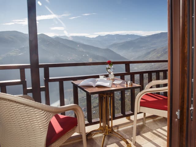 Üç Kişilik Oda (Manzaralı)