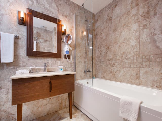 Üç Kişilik Oda (Manzaralı)