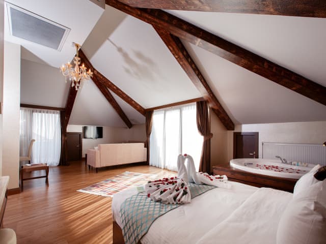 King Süit (Deniz manzaralı)