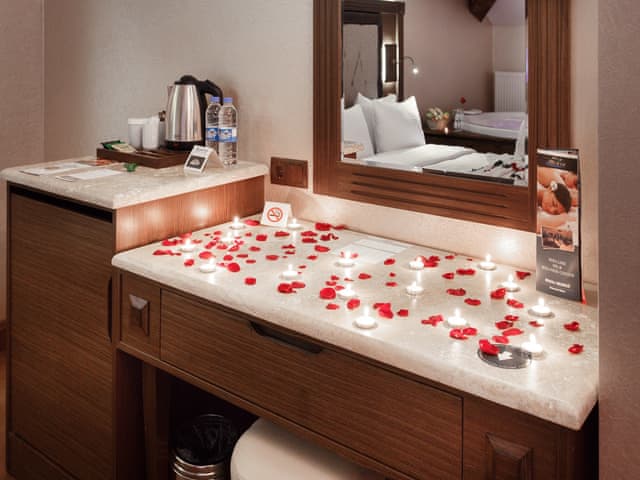 King Süit (Deniz manzaralı)