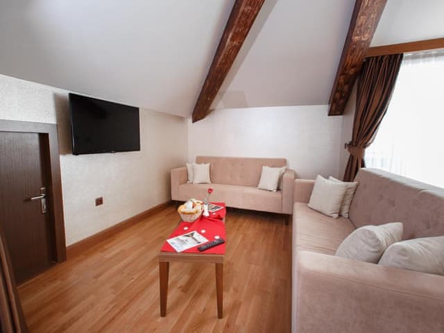 King Süit (Deniz manzaralı)