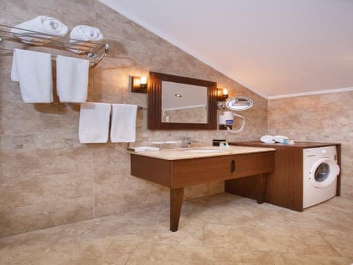 King Süit (Deniz manzaralı)