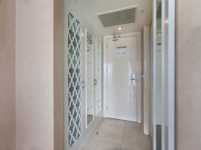 Standart Oda (Kara manzaralı)