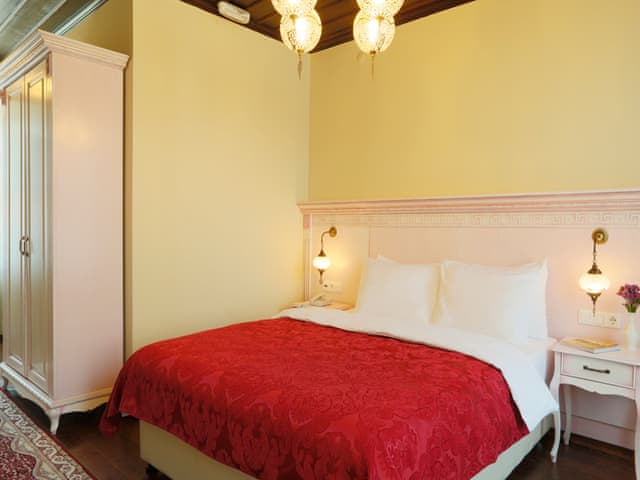 Delüks Üç Kişilik Oda