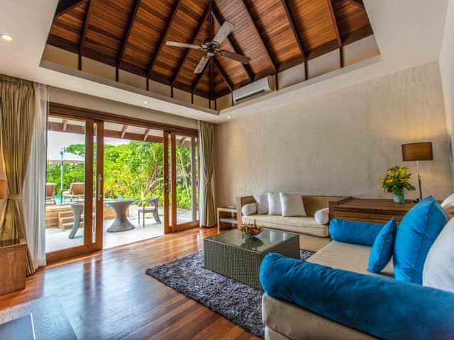 Havuzlu Delüks Günbatımı Plaj Villası