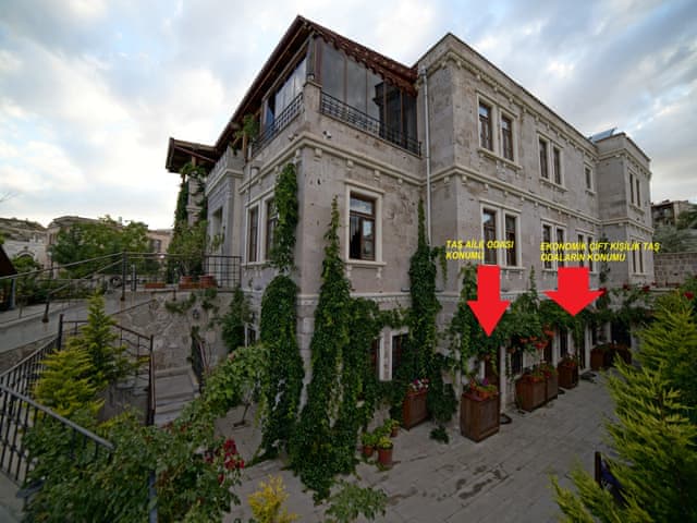 Ekonomik Çift Kişilik Taş Oda (Avlu kat)