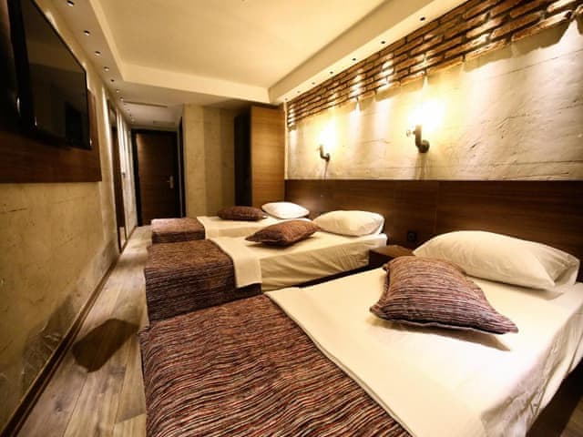 Ekonomik Üç Kişilik Oda (penceresiz)