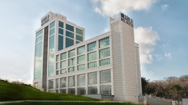 Yuzme Havuzu Bay Bayan Ayri Konsept Umraniye Atasehir Arasinda