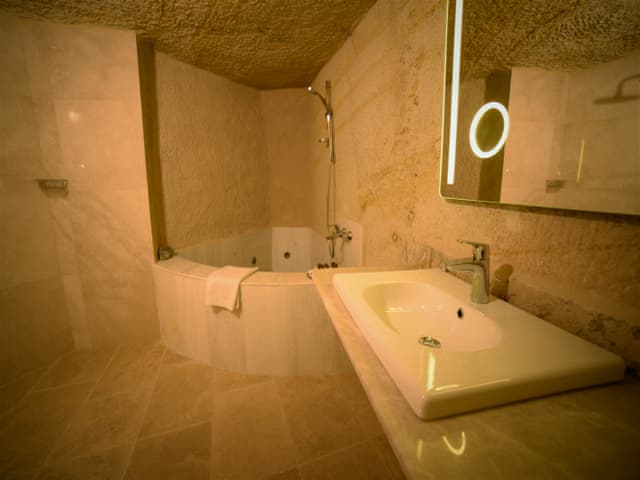 Delüks Mağara Odası