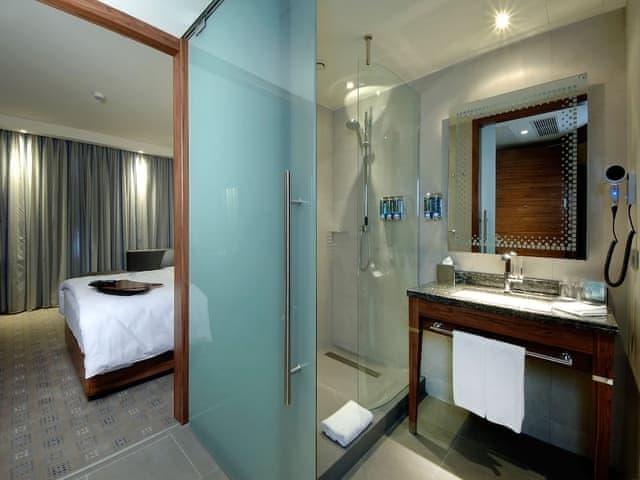 Room, Queen Bed, City View