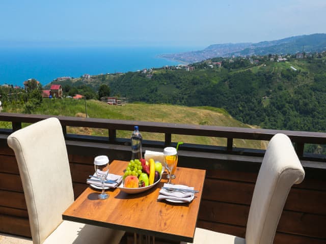 King Süit (Deniz manzaralı)