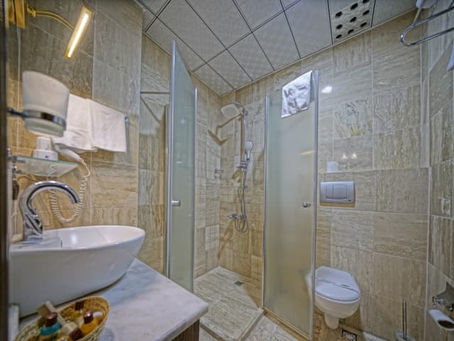 Superior Taş Aile Odası