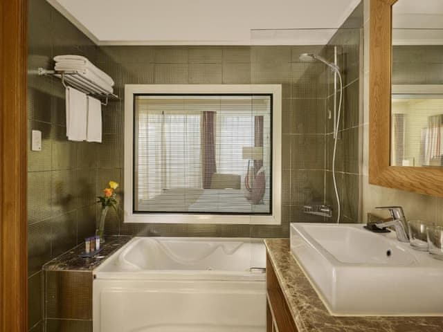 Standart Havuz Manzaralı Oda