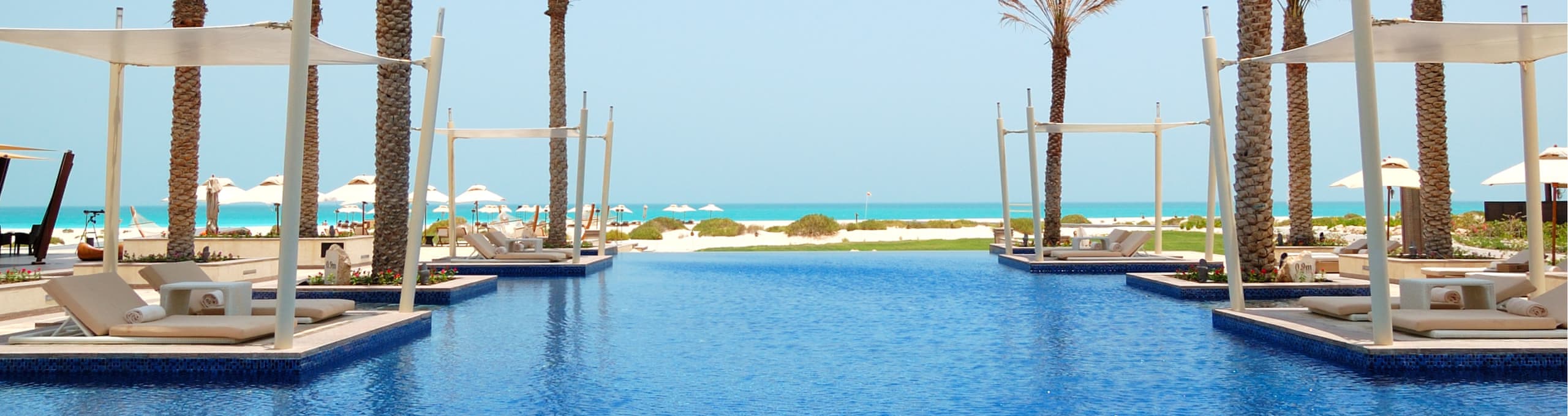 منتجعات أبوظبي مسبح خاص