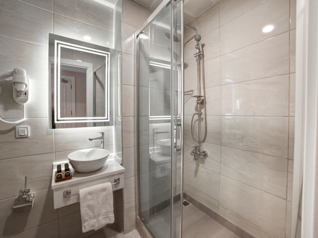Corner Suite Room