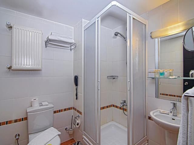 Delüks Üç Kişilik Oda