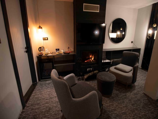 Luxury Suite with Fairplace and Jacuzzi