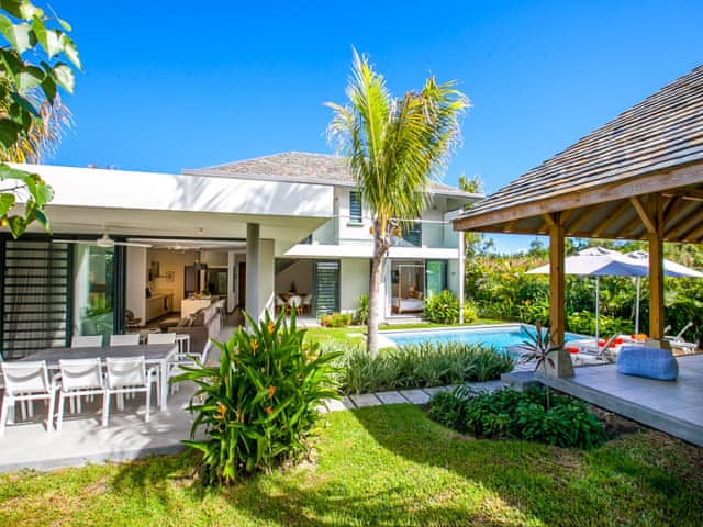 Deluxe Pool Villa (3-bedroom)