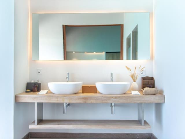 Havuzlu Su Üzeri Villa