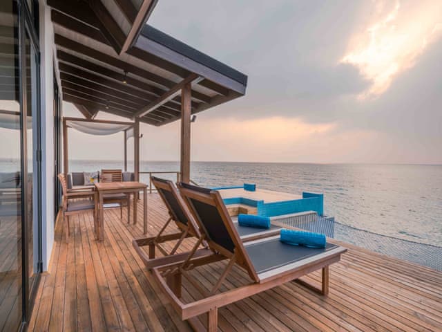 Premium Pool Water Villa