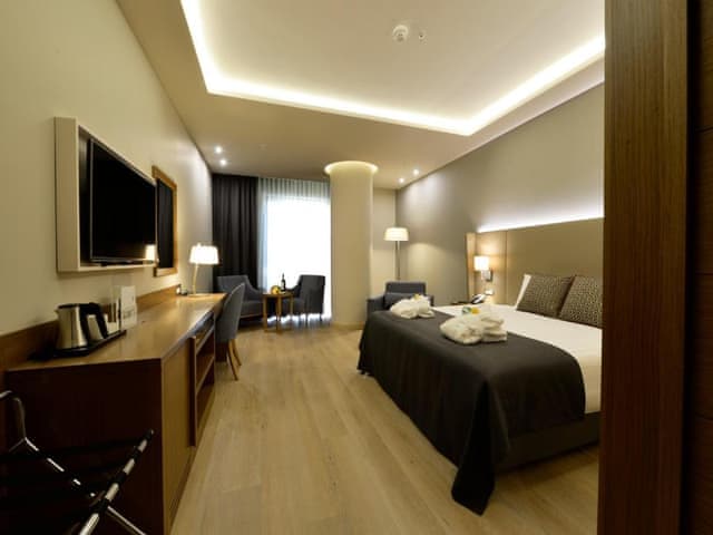 Premium Room, 1 Queen Bed with Sofa bed, Smoking
