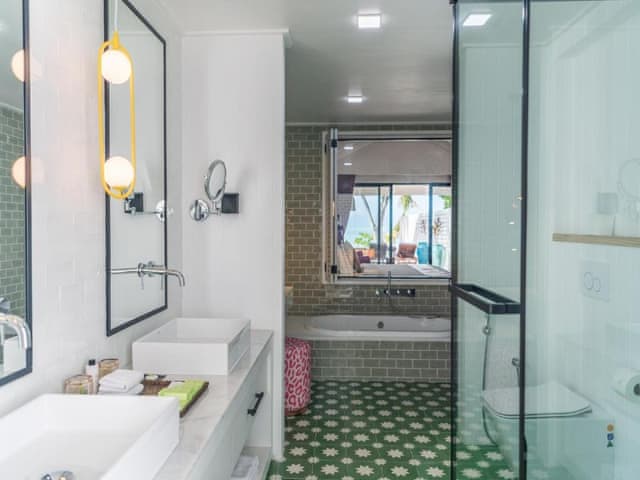 Havuzlu Plaj Villası