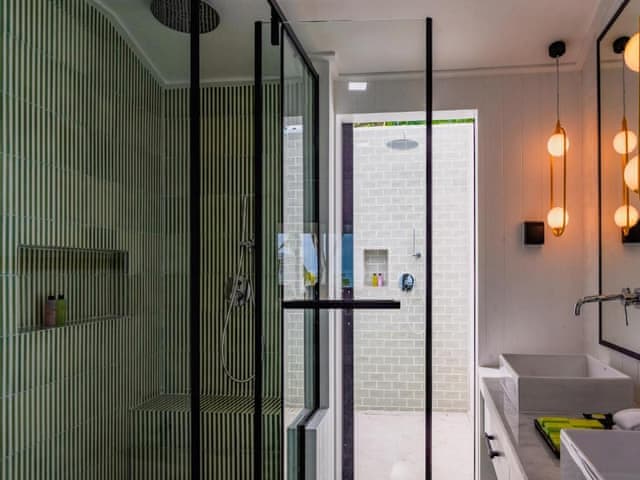 Havuzlu Plaj Villası