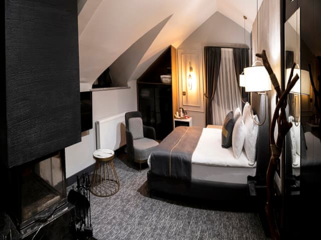 Luxury Suite with Fairplace and Jacuzzi