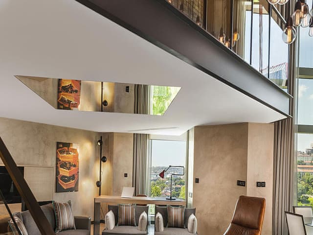 Signature Loft, 1 Double Bed, Corner with executive lounge access