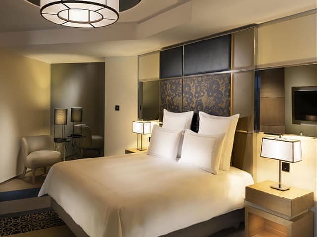 Deluxe Suite, 1 King Bed with Sofa bed, Garden View