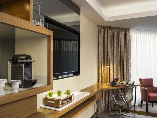 Executive Suite, 1 King Bed with Sofa bed, Terrace with executive lounge access