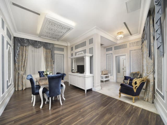 Legacy Ottoman Suite with Whirlpool