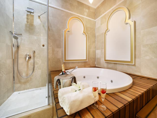 Legacy Ottoman Suite with Whirlpool