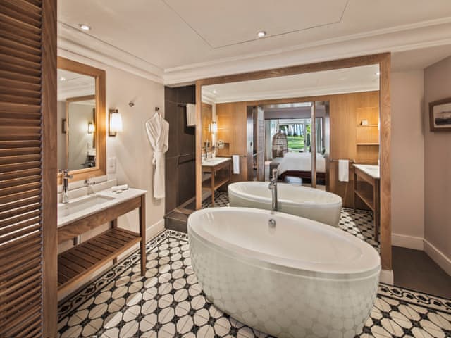 Deluxe Beachfront Room