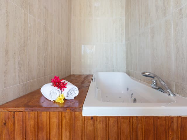 Havuzlu 2 yatak odalı Villa