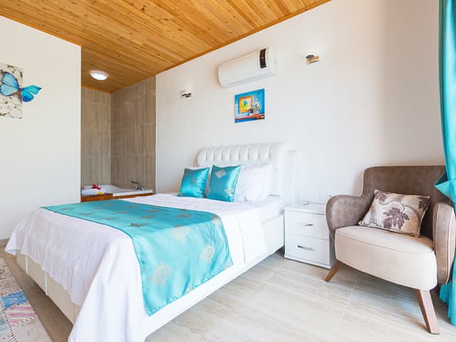 Havuzlu 2 yatak odalı Villa