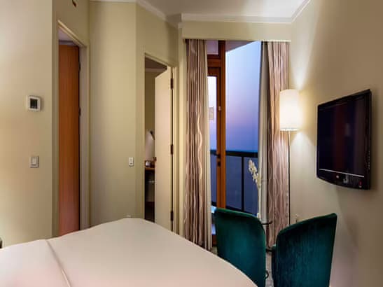 Suite, 1 King Bed, Sea View