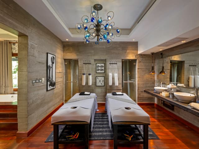 One Bedroom Pearl Shell Suite
